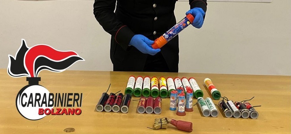 Italia-Spagna, in piazza con un “arsenale” di petardi e fumogeni